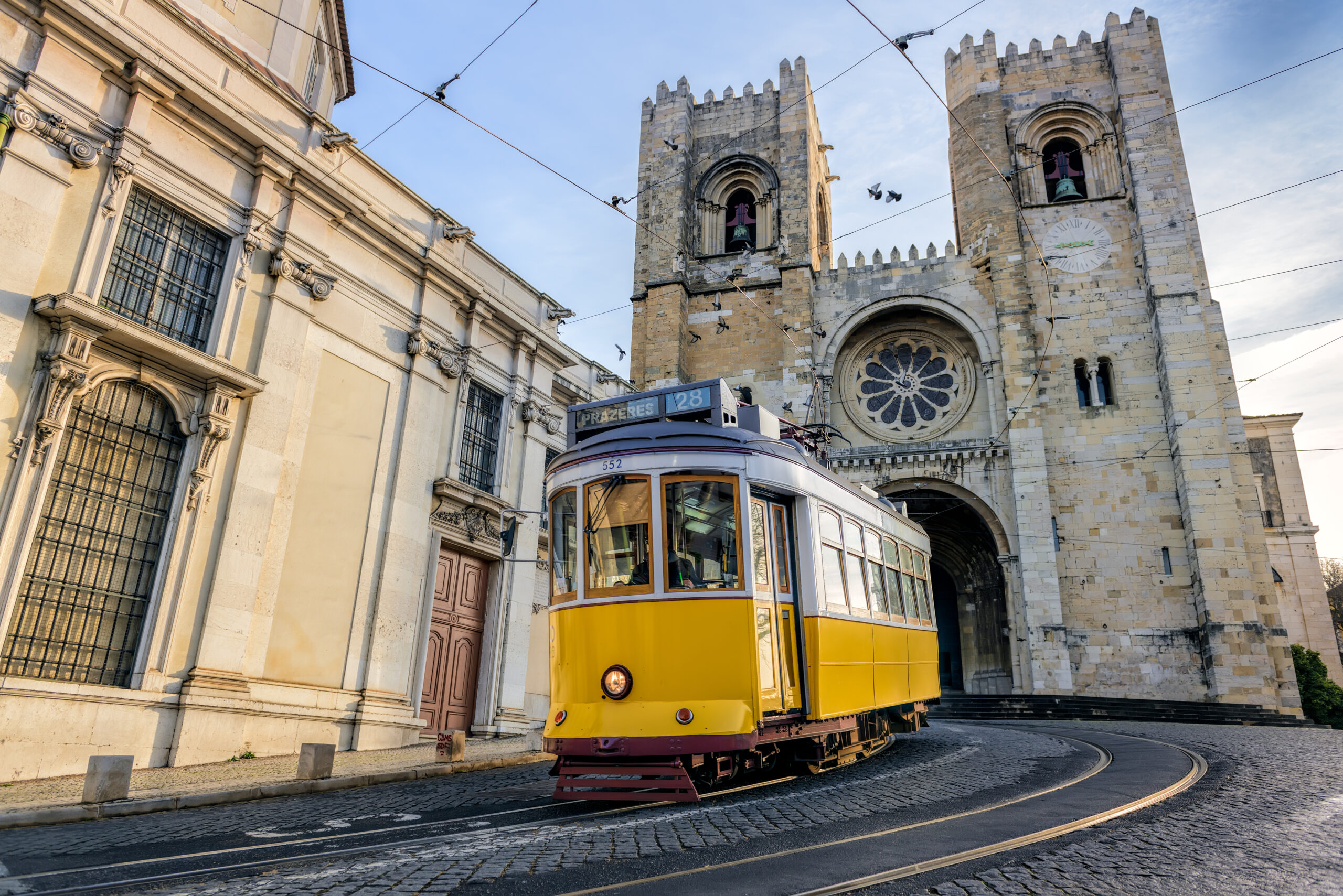 Tram 28 na Catedral da Sé