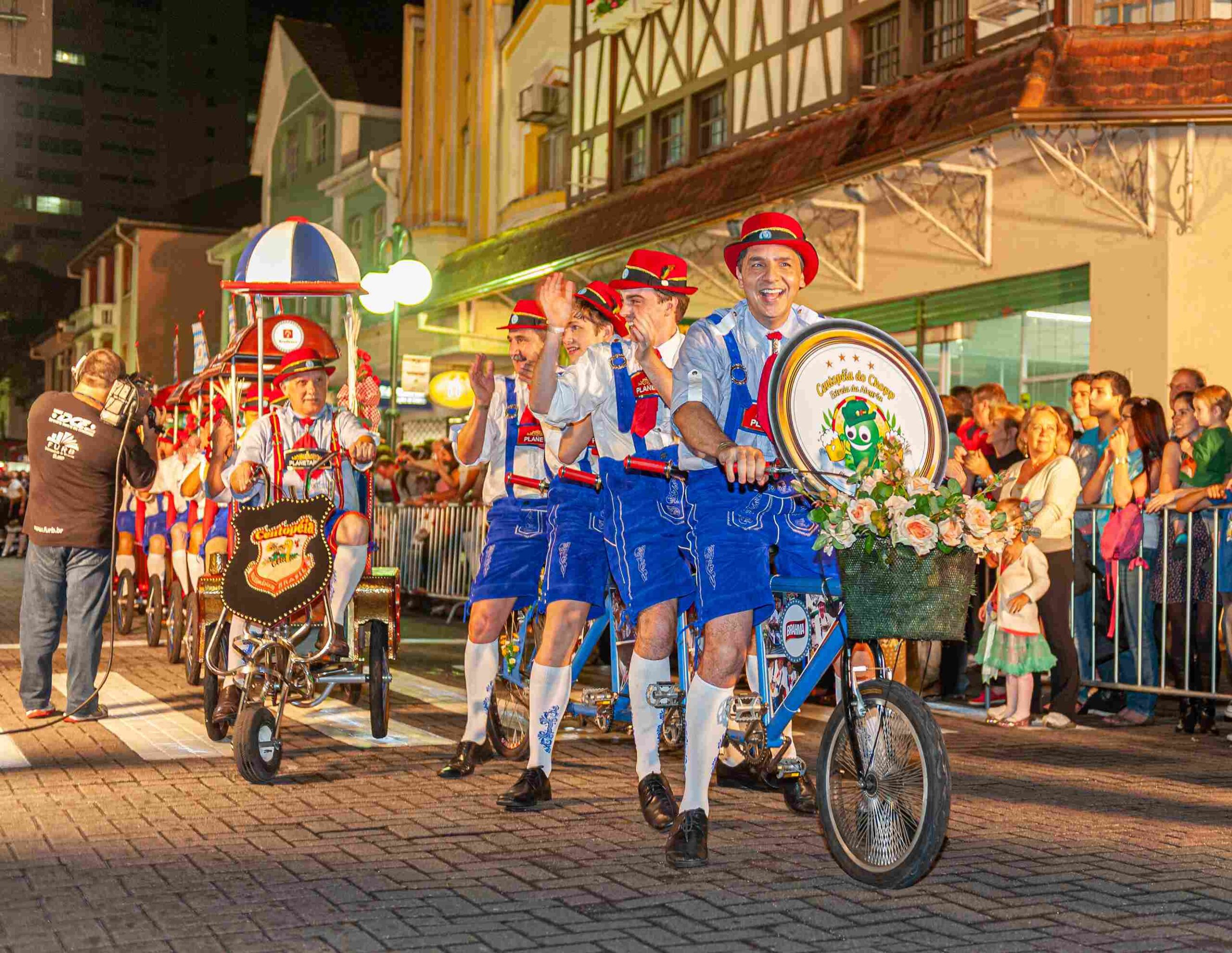 Desfile da Oktoberfest em Blumenau